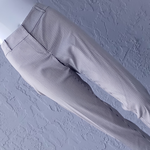 Ann Taylor Signature Women's Capri's (Pin Stripes) - Picture 9 of 17